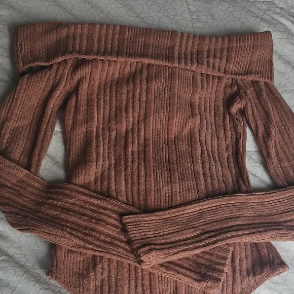 Revamped Copper Ribbed Off-Shoulder Top - Picture 4 of 4